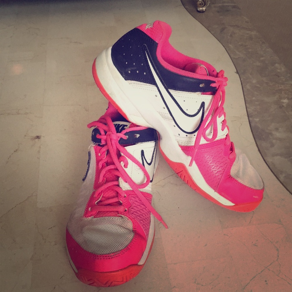 Nike Tennis Shoes